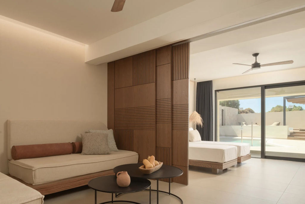 Private Pool VIP Suite