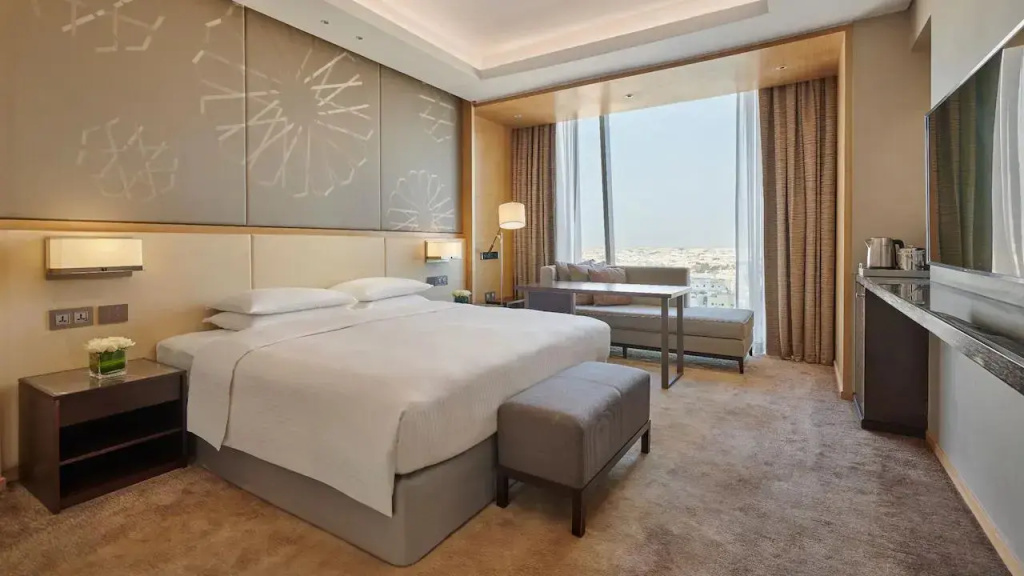 Double Club Access room (full double bed)