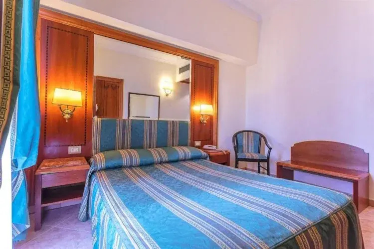 Raeli Hotel Luce - Tap to explore photos