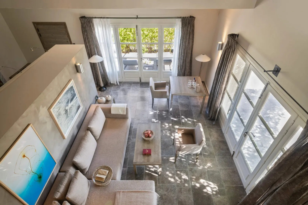 Pool Double Suite (full double bed)