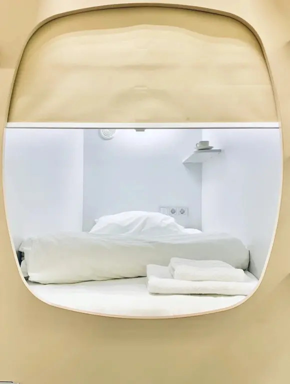 Одноместная капсула Lower в Ingresso Capsule Hotel