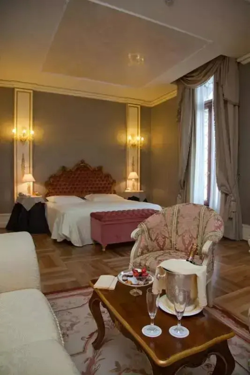 Grand Canal Double Junior Suite (full double bed)