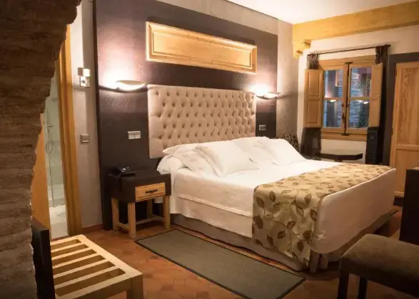 Premium Cave Double Suite (full double bed)