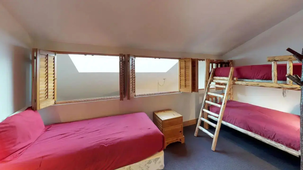 2 Bedrooms Gold Loft Condominium