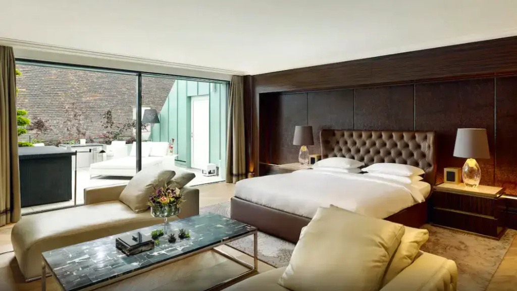 Royal Penthouse Double Suite full double bed