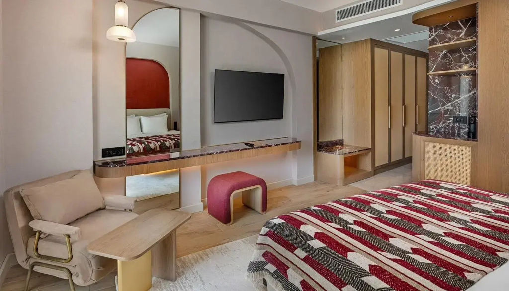 Superior Double room with land view (full double bed)