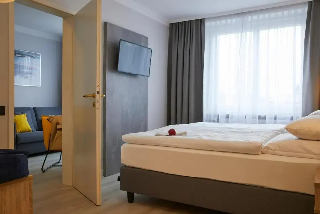 Double Suite (full double bed)