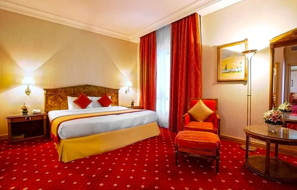 Emiri Double Suite, full double bed room photo 1