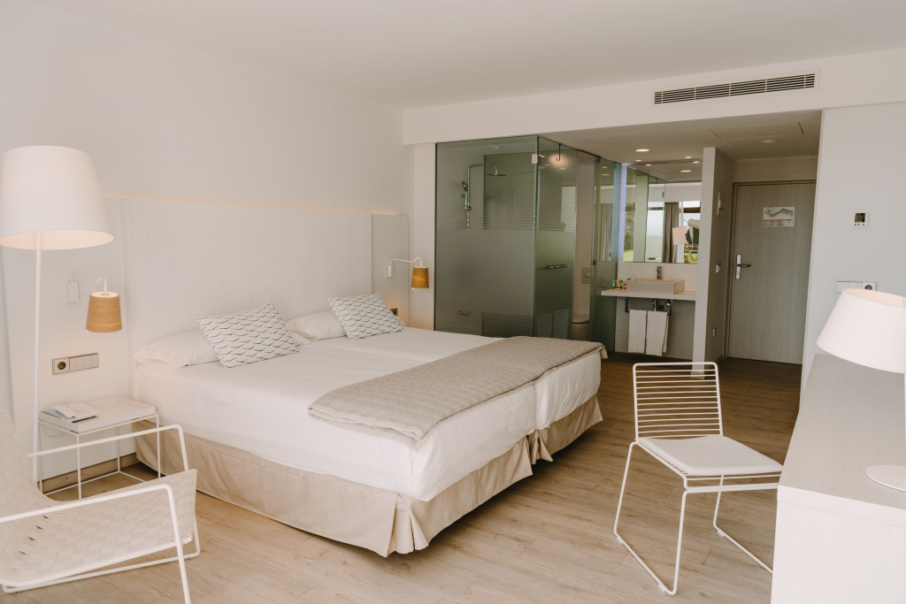 Double room with ocean view (full double bed)