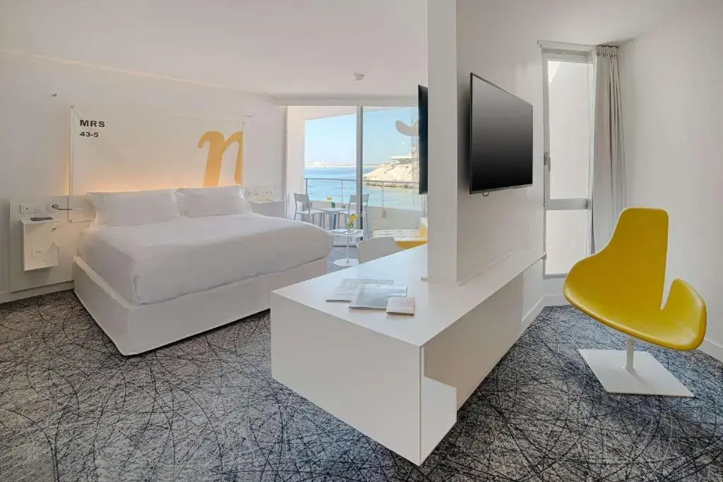 Double Nhow Suite with sea view (full double bed)