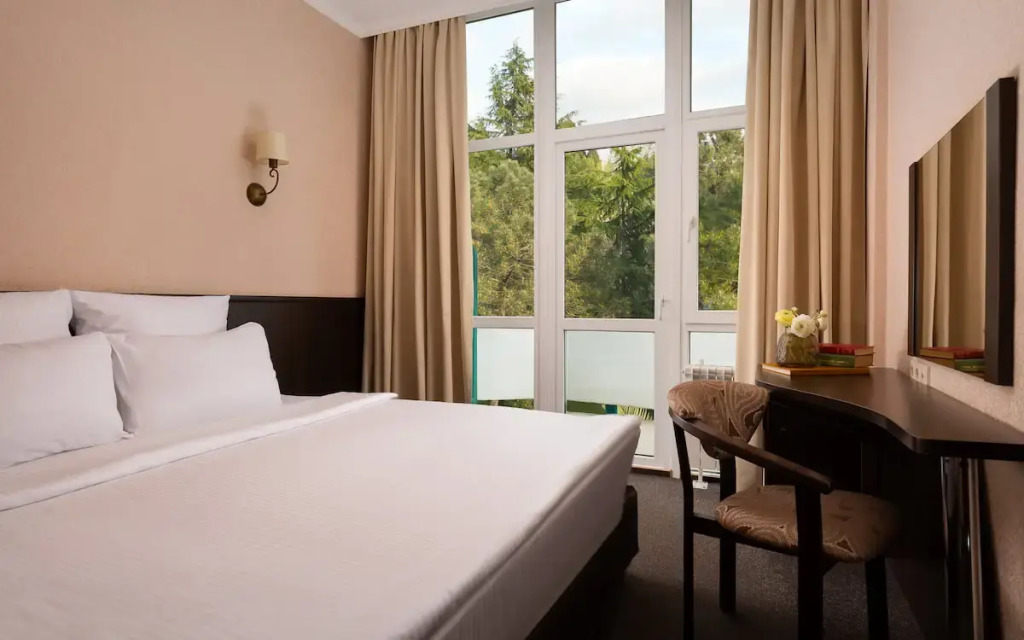 Четырёхместный семейный номер Standard в Знание