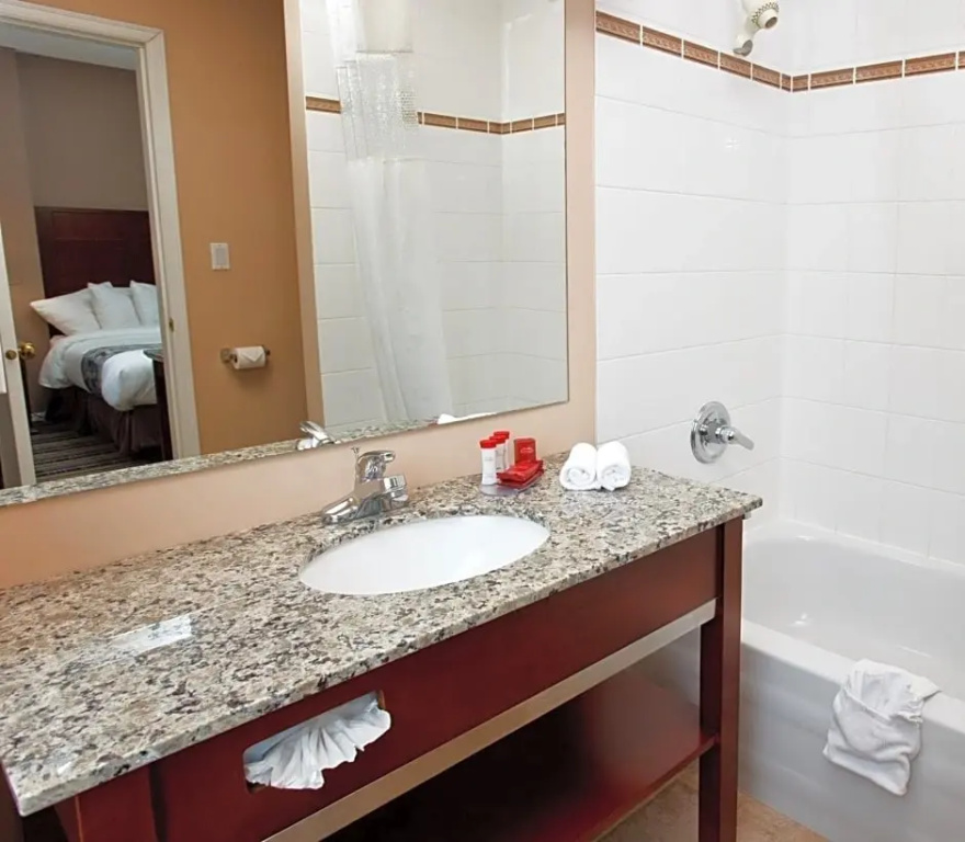 Ramada Limited Vancouver Downtown - Chambres