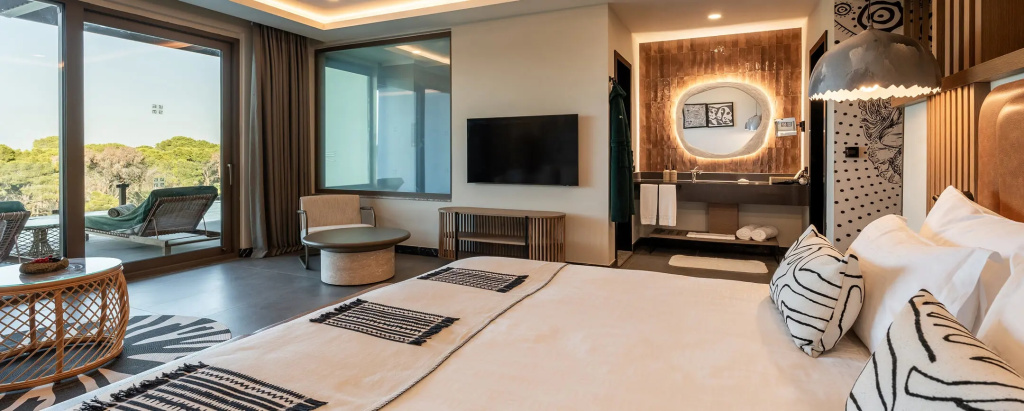 Superior Jacuzzi Swim Up Double room (full double bed)