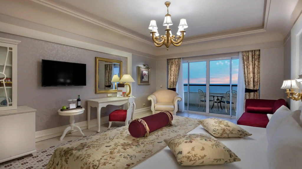 Deluxe Double room with land view (full double bed)