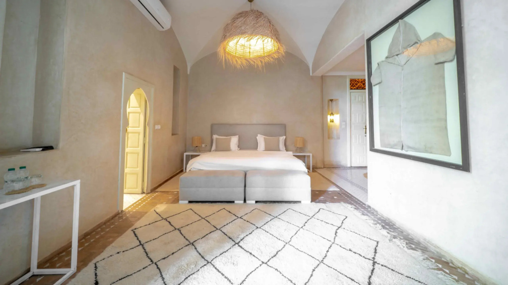 Deluxe Double Suite (full double bed)