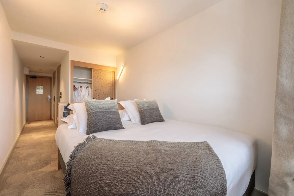 Double room with panoramic view (full double bed)
