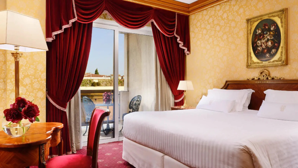 Superior Double room (full double bed) (king size bed)