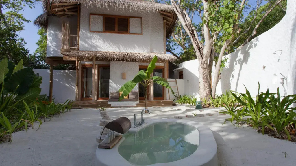 Люкс with Pool Crusoe в Soneva Fushi