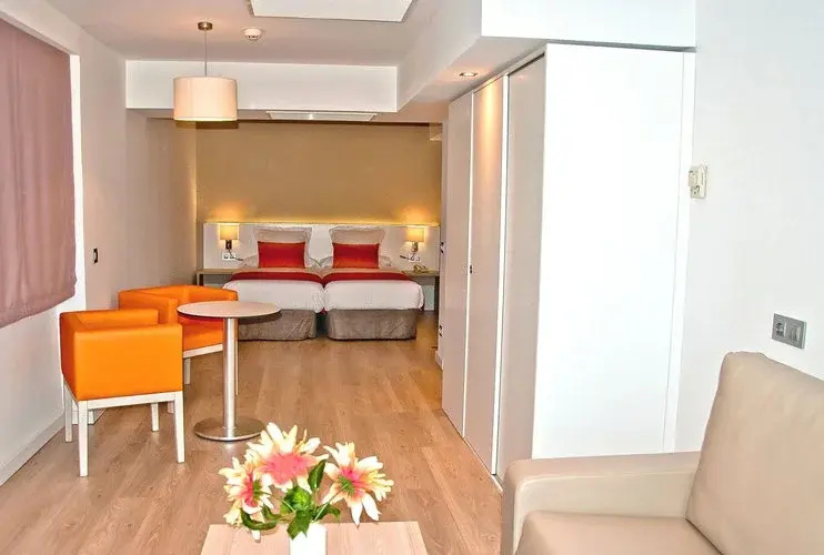 Double Studio with balcony (twin beds)