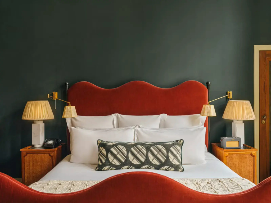 Medium Plus Double room (full double bed)