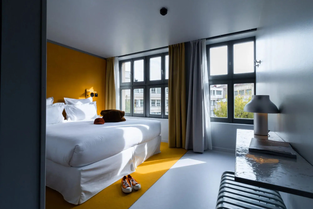 Double room (full double bed)