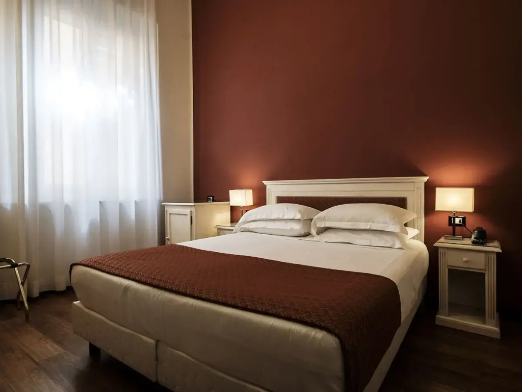 Classic Double room (full double bed)