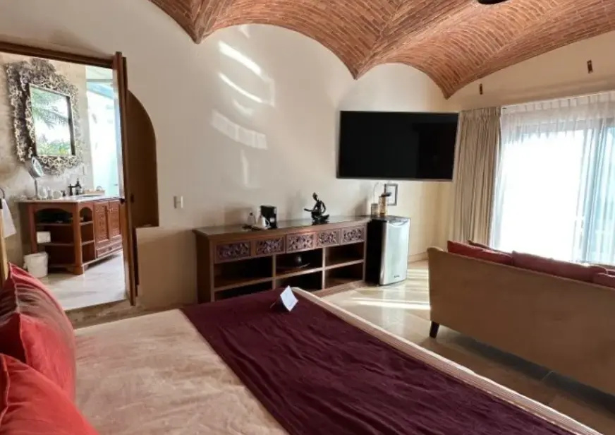 No. 8 Master Double Suite (full double bed)