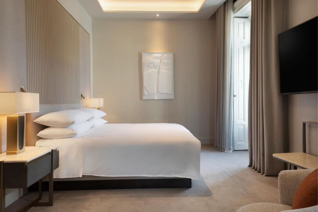 Premium Deluxe Terrace Double room with city view (full double bed)