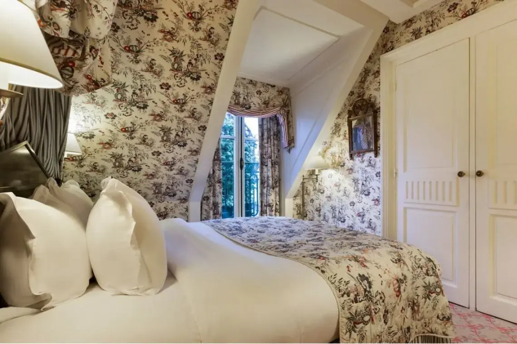 Le Dokhan’s Paris Arc de Triomphe, a Tribute Portfolio Hotel 69