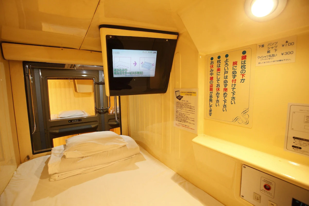 Shinjuku Kuyakusho-mae Capsule Hotel — фото