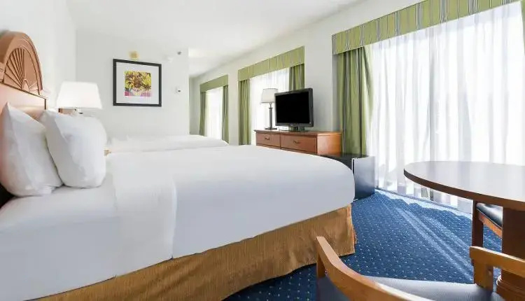 Corner Quadruple room