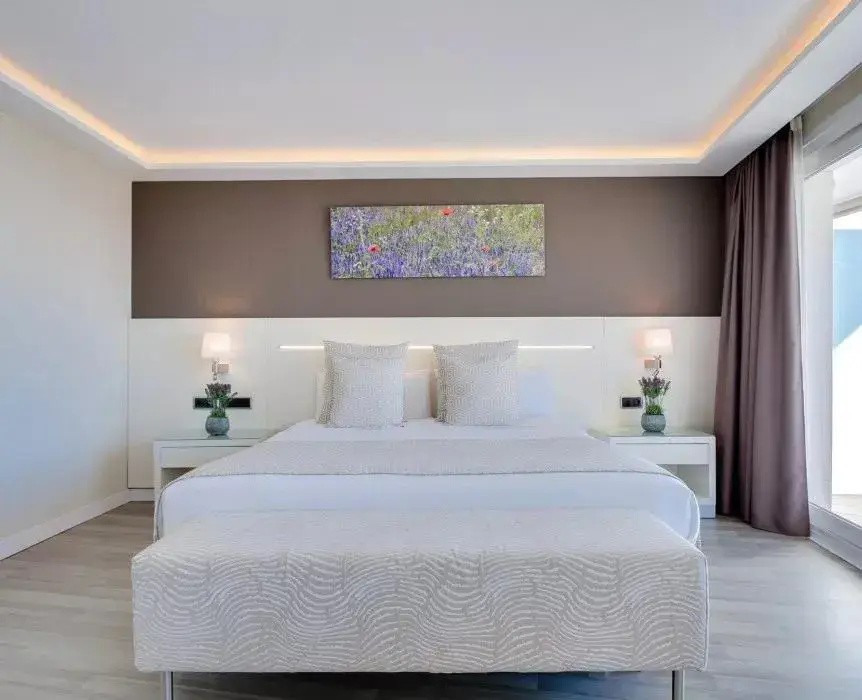 Double Junior Suite with partial sea view (full double bed)