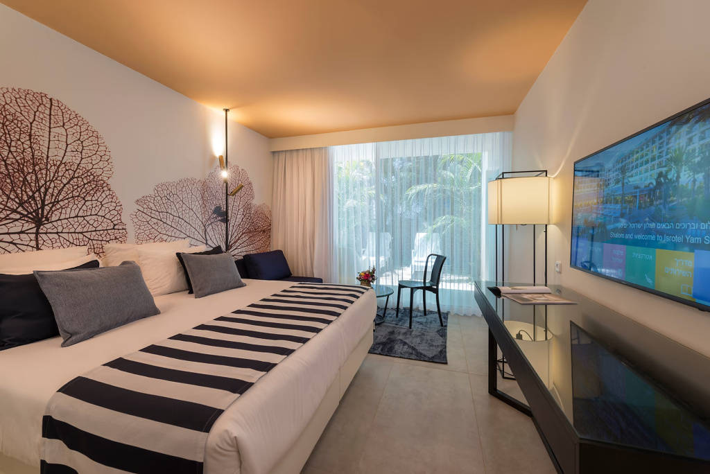 Garden with Pool Access Double room (full double bed)