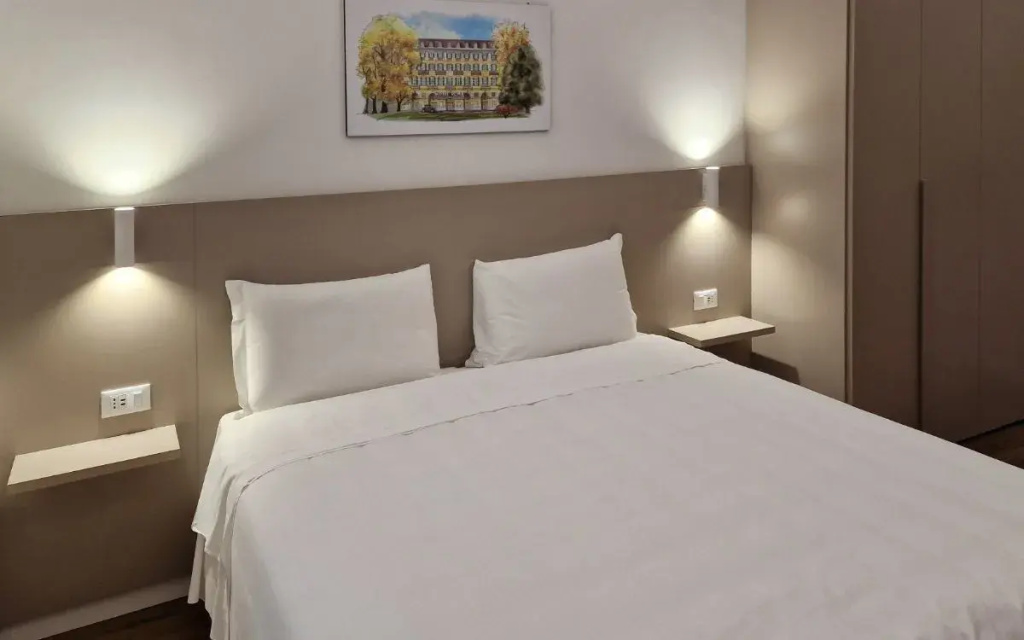 1 Bedroom Cavour Double Apartment (full double bed)