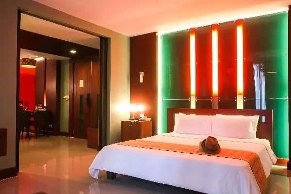 Двухместный полулюкс двуспальная кровать в Long Beach Pattaya