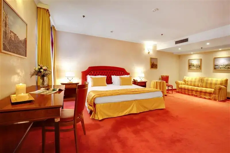 Classic Double Junior Suite (full double bed)