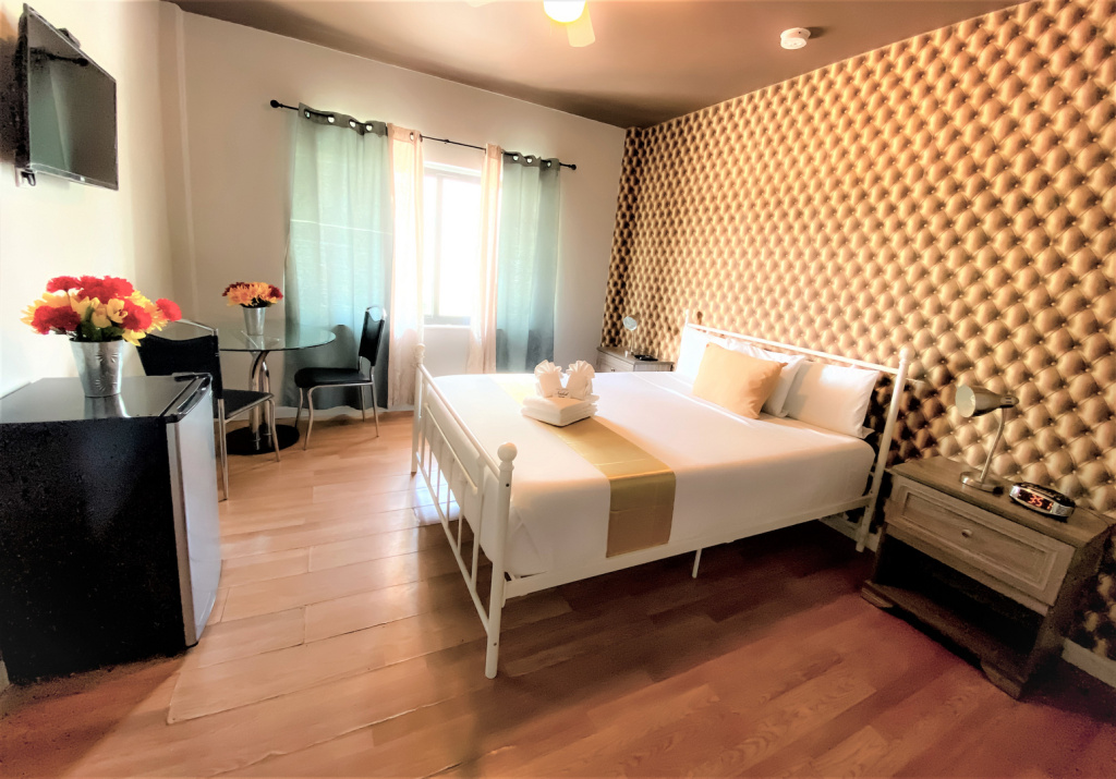 Bay Double room (full double bed)