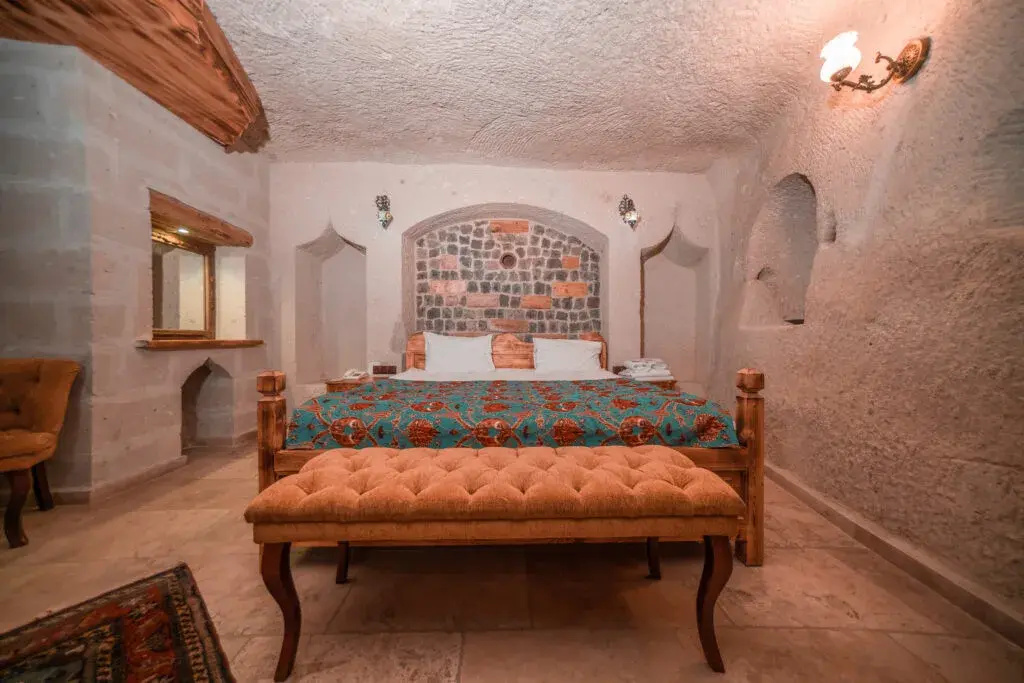 Deluxe Cave Double room (full double bed)