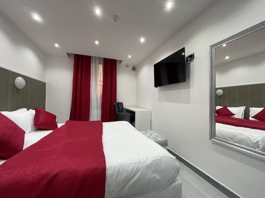 Standard Double room (full double bed)