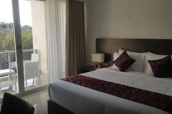 Quadruple Family room with balcony