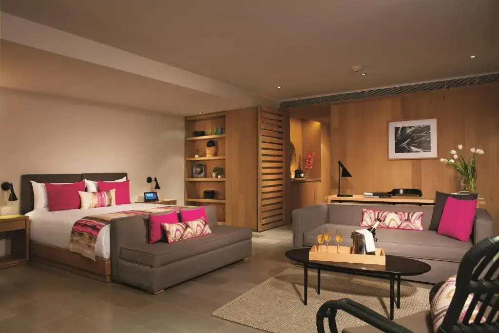 Romance Double Xhale Club Suite with Marina view full double bed