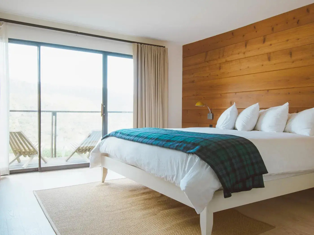 Double room with cove view (full double bed)