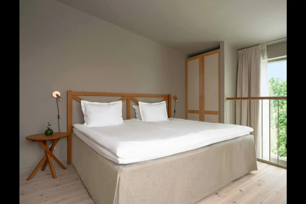 Double Junior Suite (full double bed)