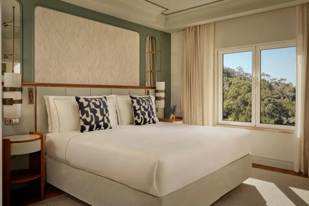 1 Bedroom Executive Double Suite with balcony and with view (full double bed)