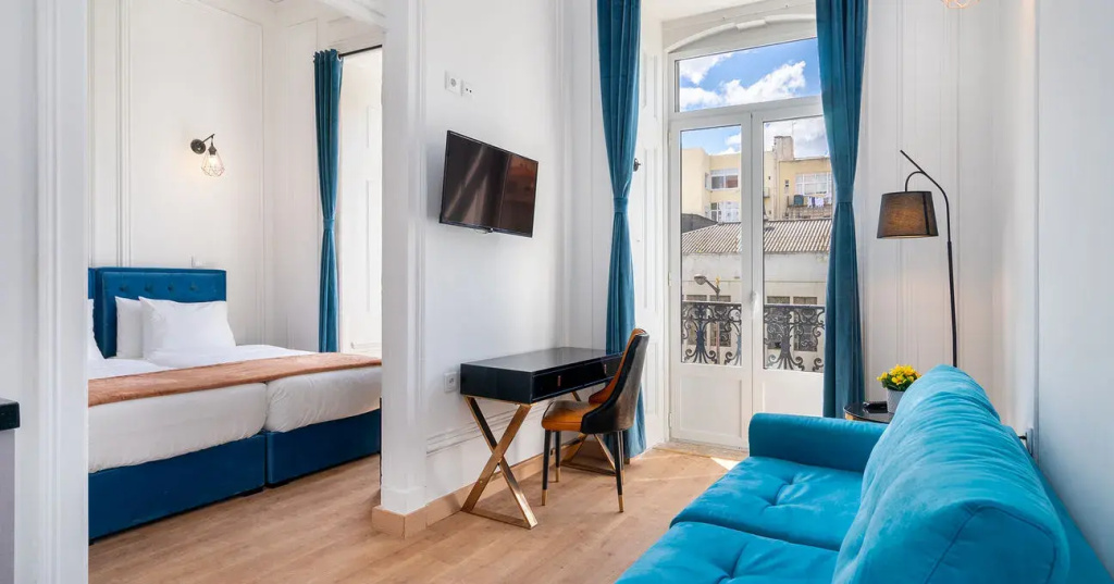 Superior Avenue Double room (full double bed)