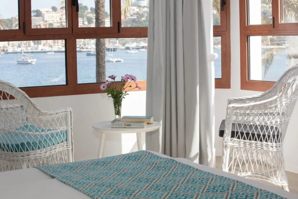 Double room with sea view (full double bed)