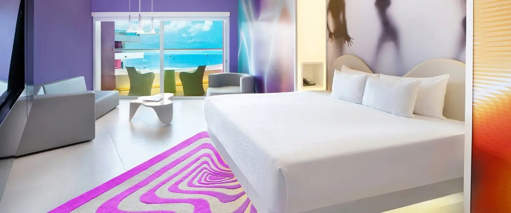 Bash Tower Double room with ocean view (full double bed)