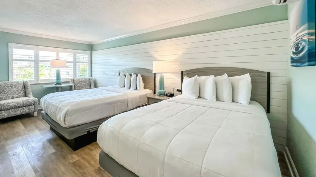 Poolside Efficiency Quadruple room