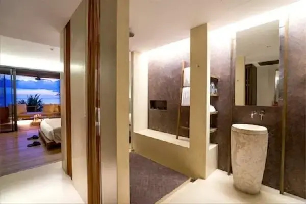 Двухместный номер с видом на море двуспальная кровать в Hansar Samui Resort & Spa