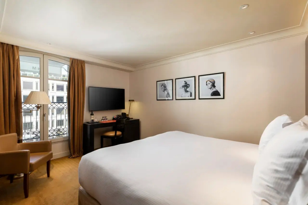 Classic Montaigne Double room (full double bed)